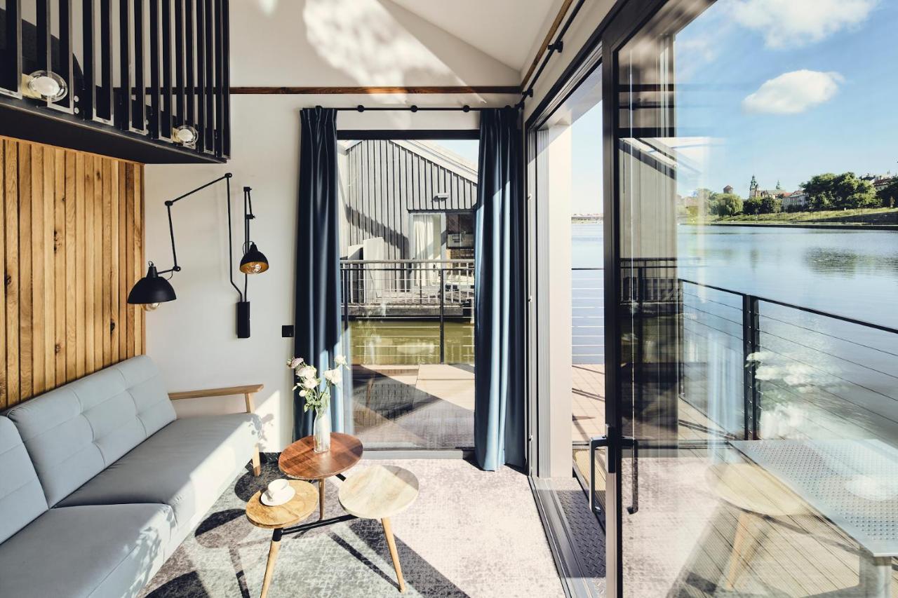 New Port - Premium Floating Aparthotel 4*