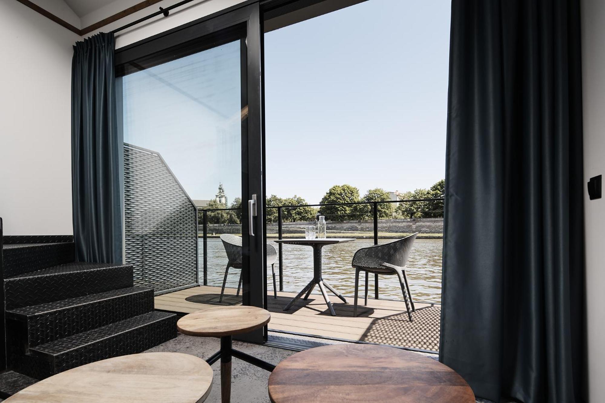Aparthotel New Port - Premium Floating
